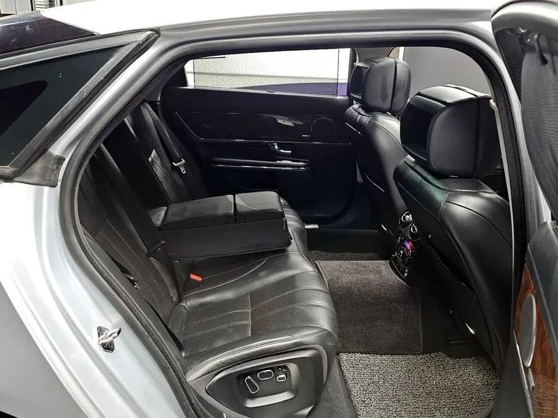 Jaguar Xj 3.0D, снимка 11 - Автомобили и джипове - 54454380