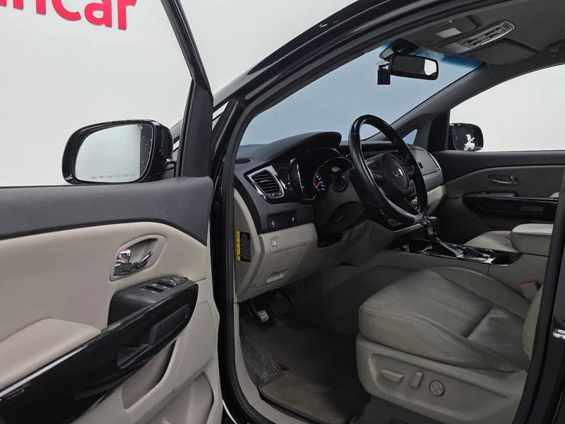 Kia Carnival 2.2 Automatic, снимка 6 - Автомобили и джипове - 55464713