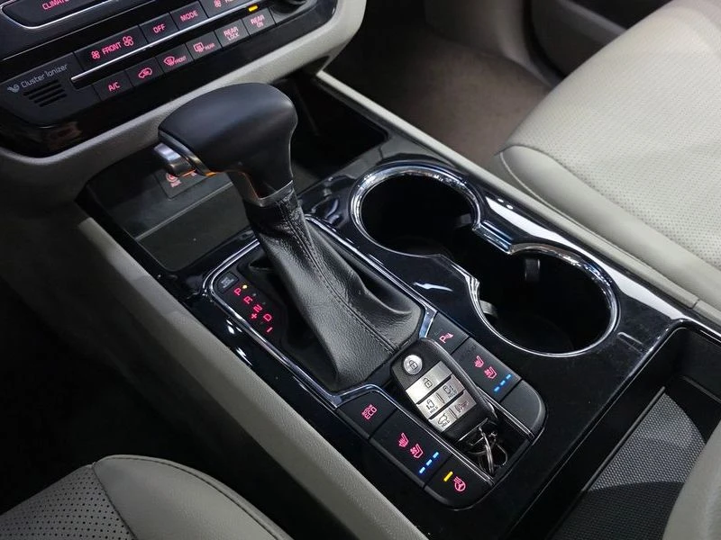 Kia Carnival 2.2 Automatic, снимка 11 - Автомобили и джипове - 55464713