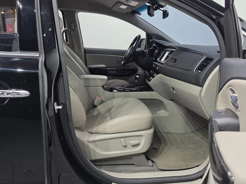 Kia Carnival 2.2 Automatic, снимка 7 - Автомобили и джипове - 55464713