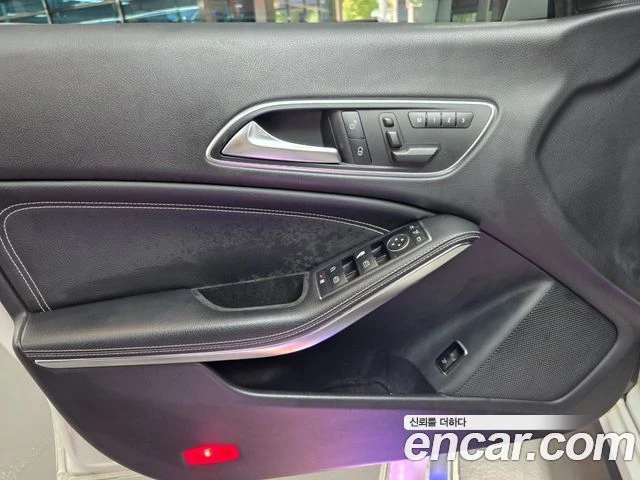 Mercedes-Benz CLA 200, снимка 11 - Автомобили и джипове - 56077689