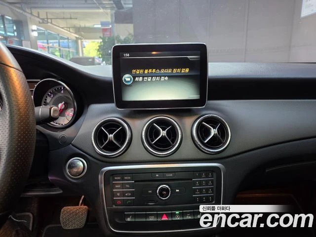 Mercedes-Benz CLA 200, снимка 8 - Автомобили и джипове - 56077689