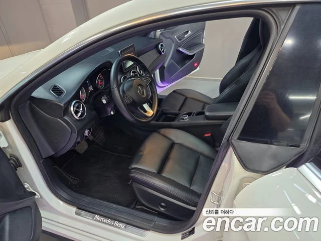 Mercedes-Benz CLA 200, снимка 10 - Автомобили и джипове - 56077689