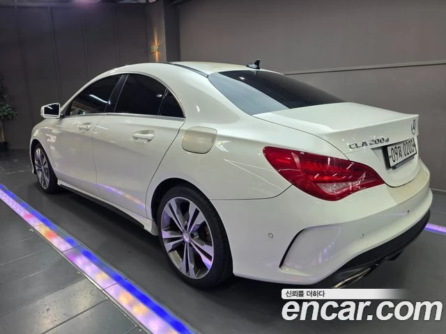Mercedes-Benz CLA 200, снимка 2 - Автомобили и джипове - 56077689