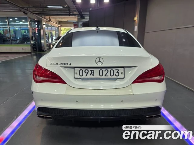 Mercedes-Benz CLA 200, снимка 4 - Автомобили и джипове - 56077689