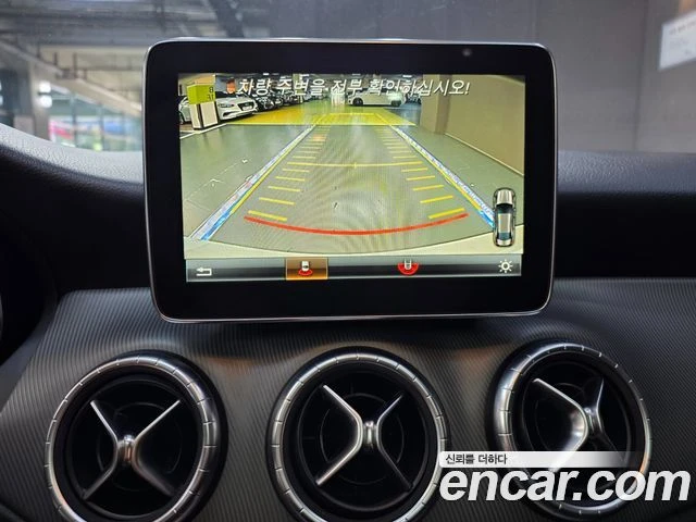 Mercedes-Benz CLA 200, снимка 9 - Автомобили и джипове - 56077689