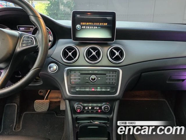 Mercedes-Benz CLA 200, снимка 15 - Автомобили и джипове - 56077689