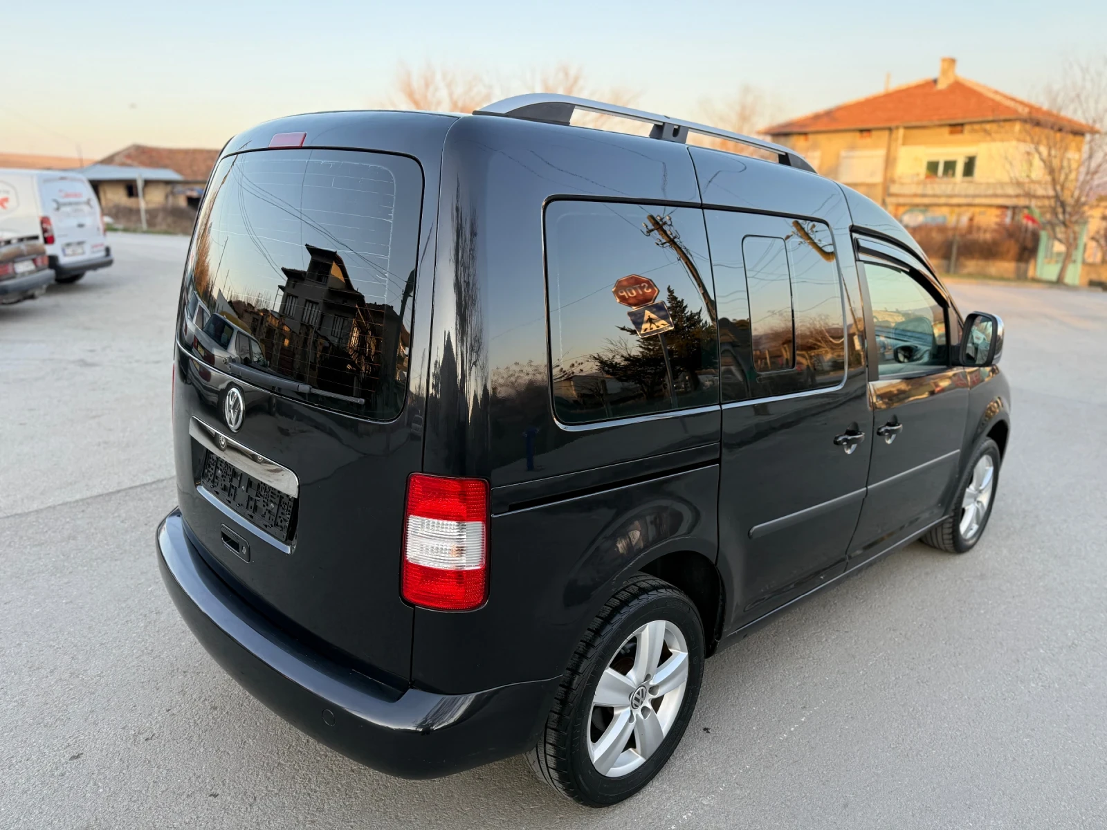 VW Caddy 1.9TDI DSG - изображение 5