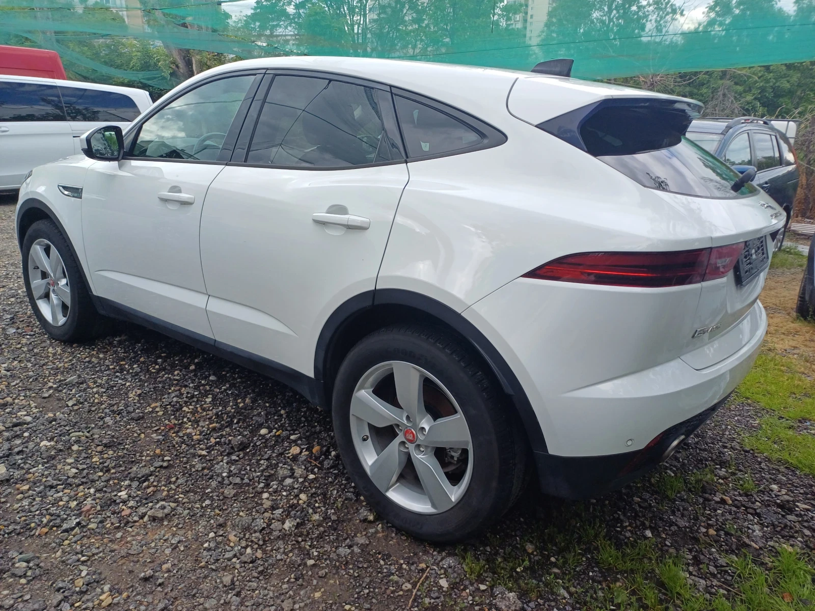Jaguar E-pace 2.0 D 150 AWD - изображение 6