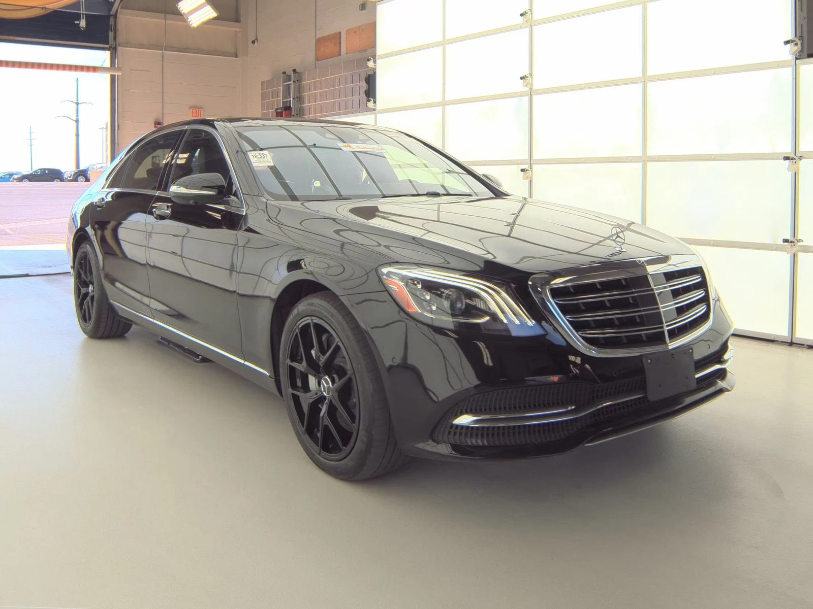 Mercedes-Benz S 560 4MATIC * CARFAX * БЕЗ ПЪРВОНАЧАЛНА ВНОСКА - изображение 3
