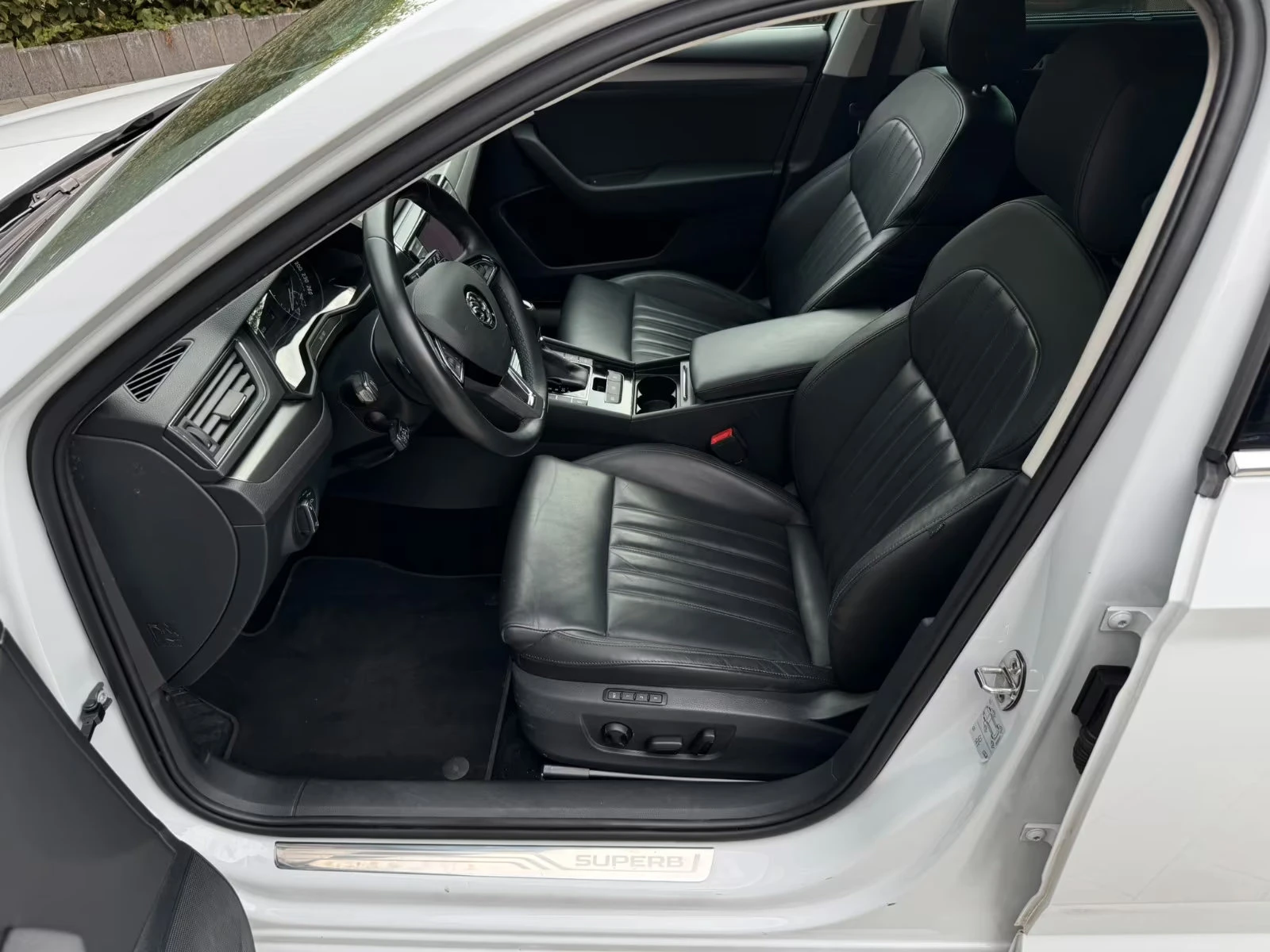 Skoda Superb 2.0TDI/190HP/DSG/CAM/NAVI/LED/779v - изображение 9