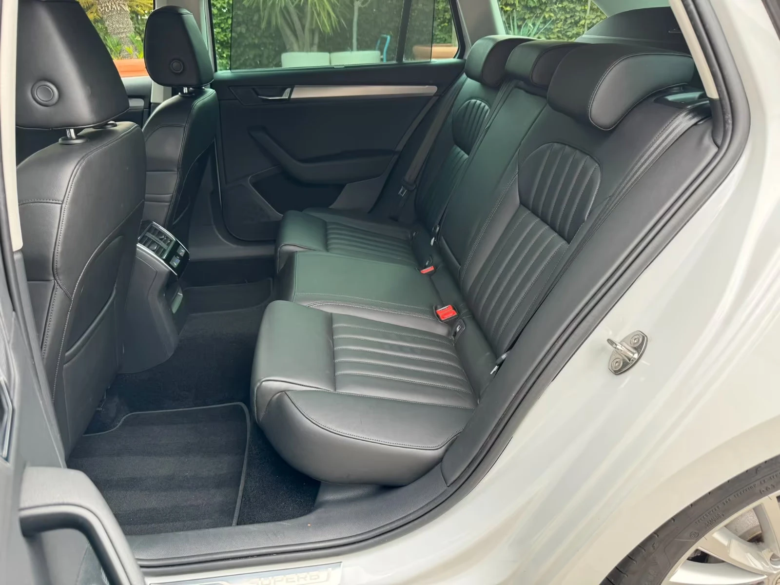 Skoda Superb 2.0TDI/190HP/DSG/CAM/NAVI/LED/779v | Mobile.bg   12