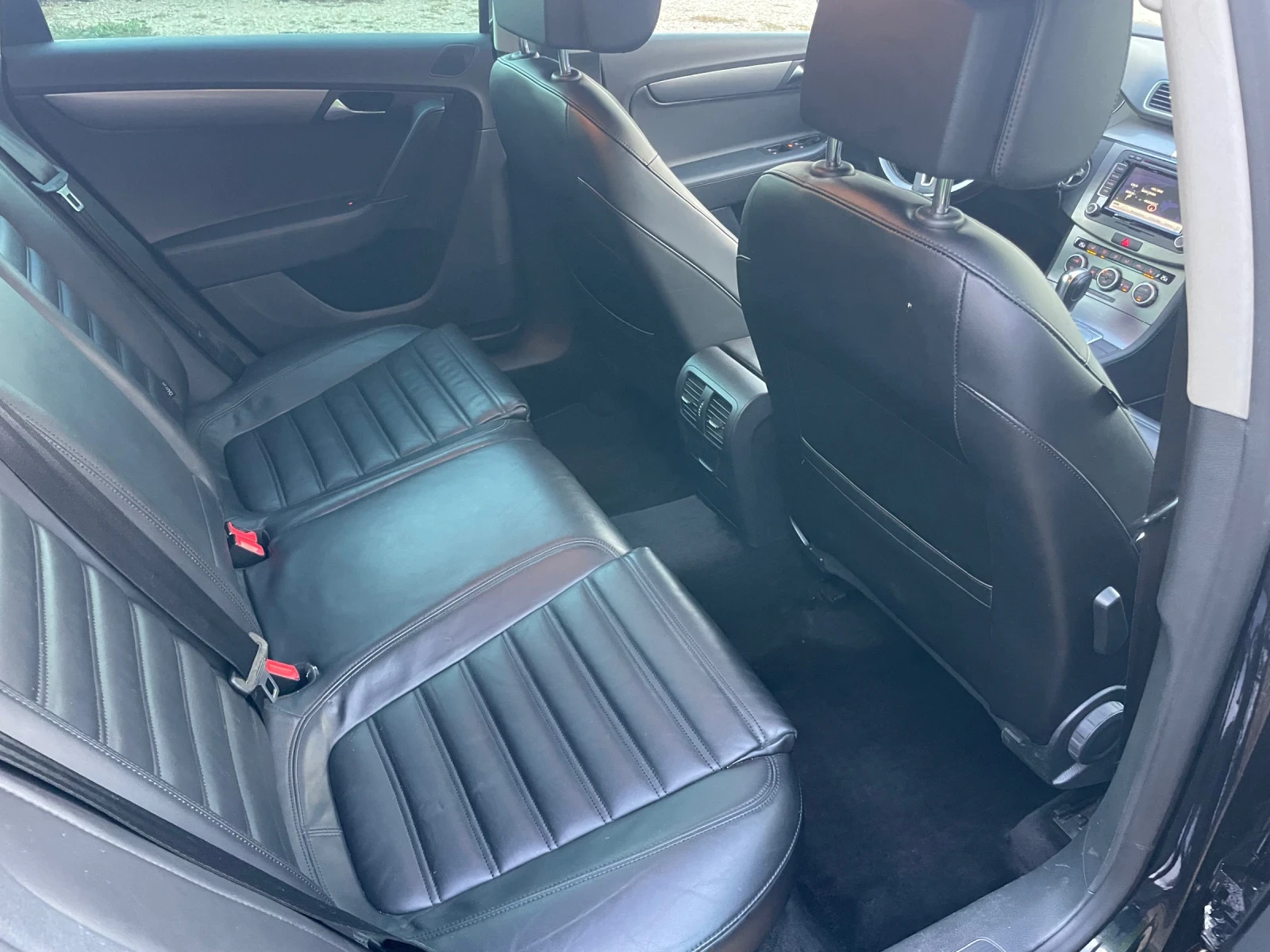 VW Passat 2.0TDI/DSG/КОЖА/HIGHLINE/NAVI/EURO 6/UV GLASS/FULL - изображение 10