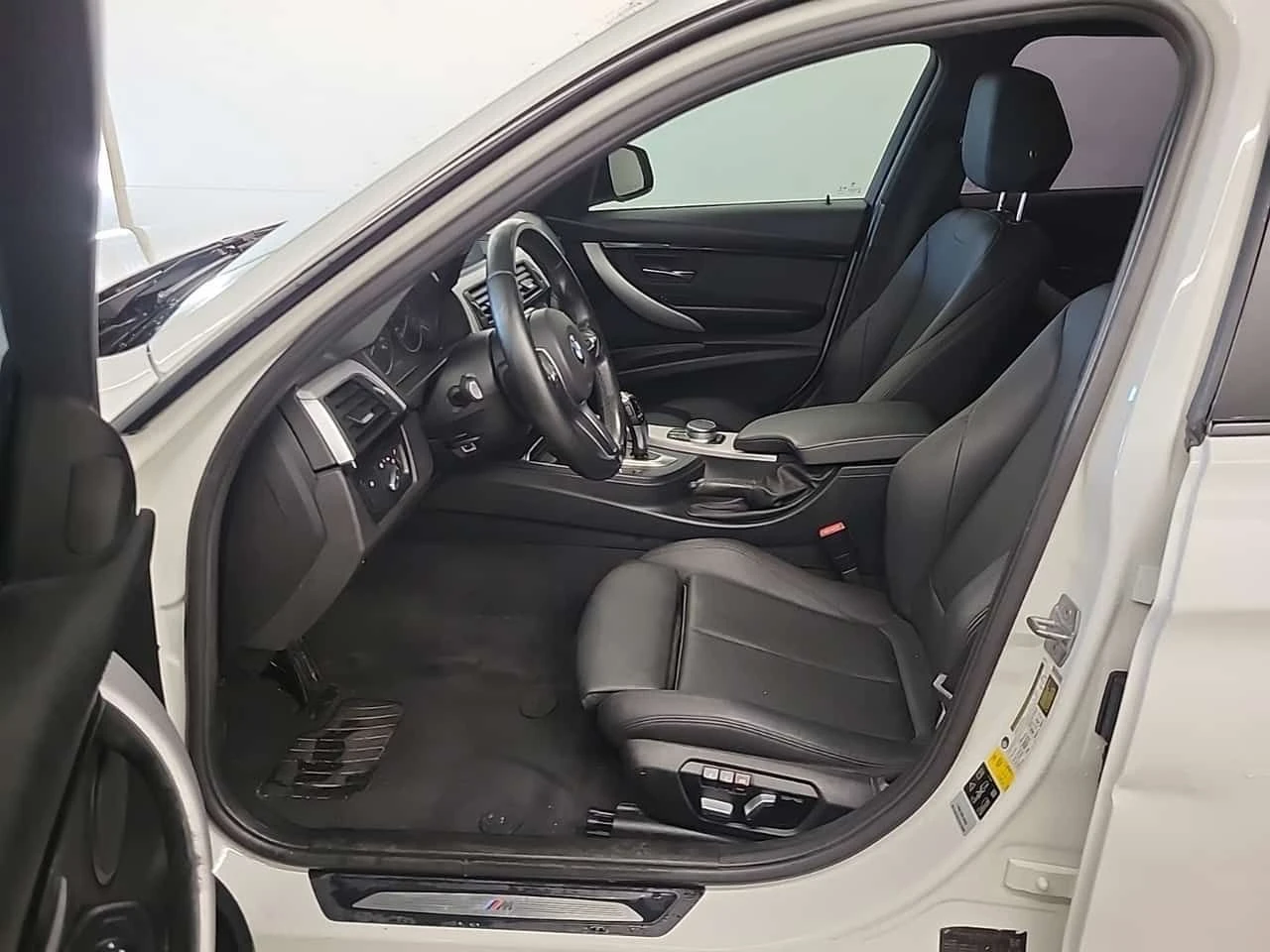 BMW 330 М Пакет/XDRIVE /CARFAX/Подгрев/Пано/Памет, снимка 8 - Автомобили и джипове - 53831484