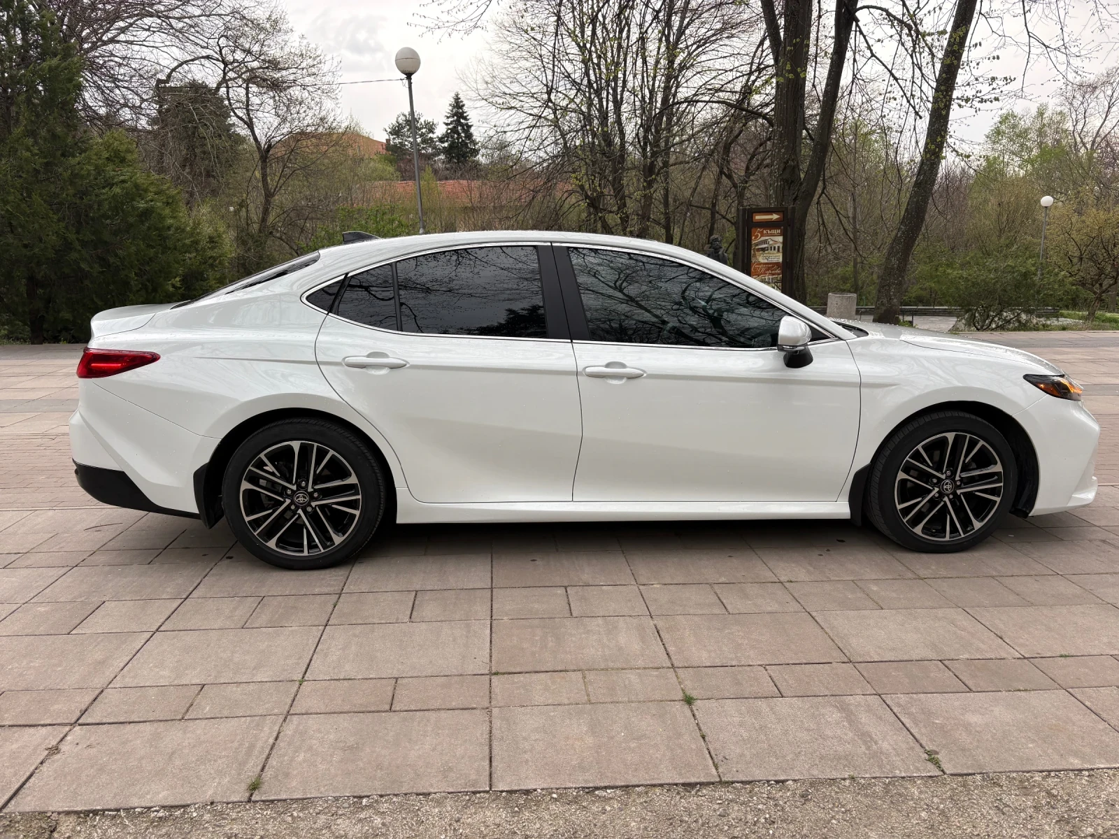 Toyota Camry 4X4 XLE - Executive , снимка 4 - Автомобили и джипове - 54160668