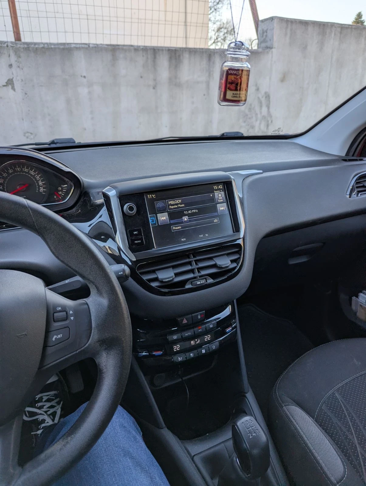 Peugeot 208, снимка 7 - Автомобили и джипове - 54629352