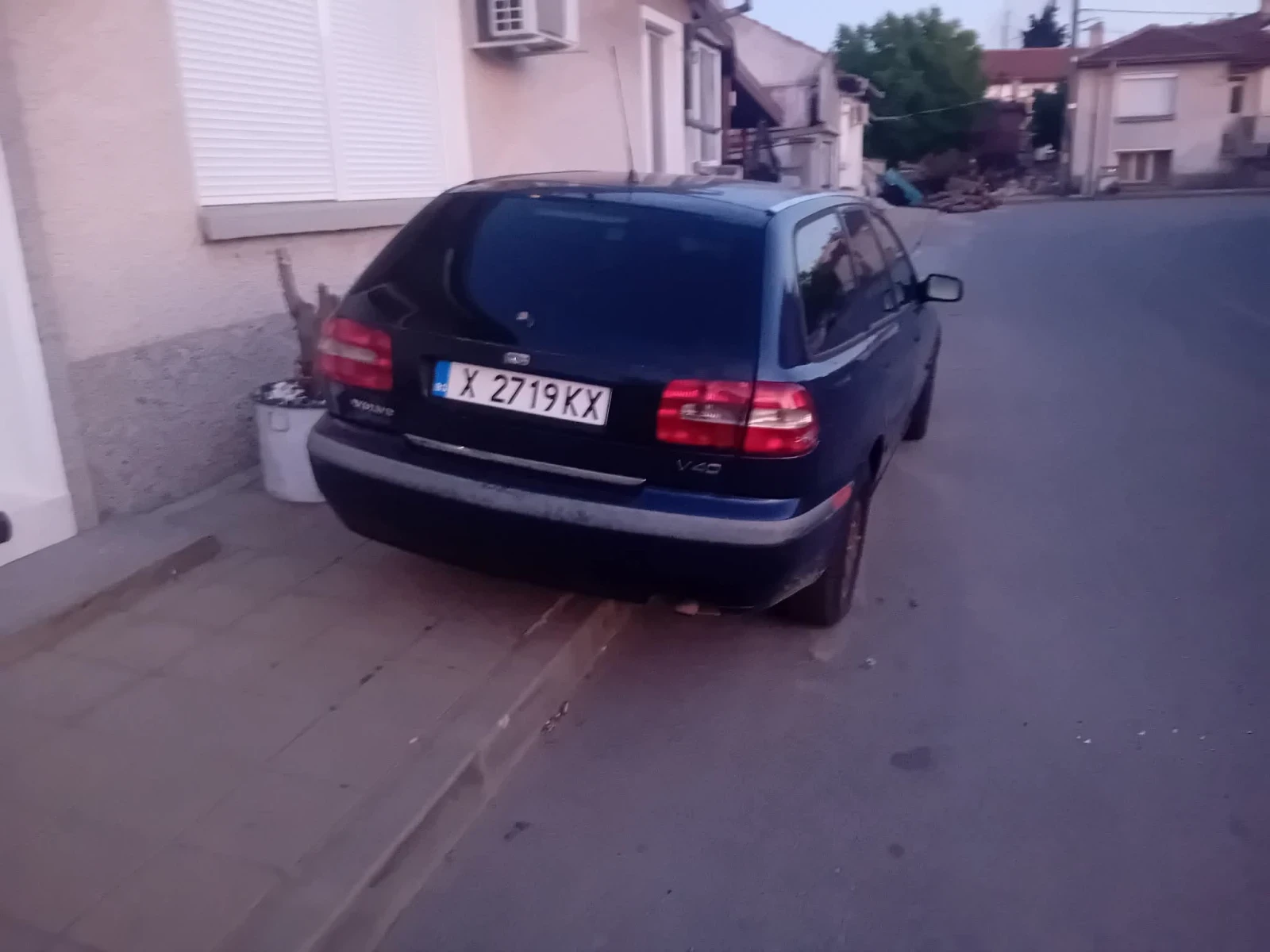 Volvo V40 1.9 обслужена, снимка 2 - Автомобили и джипове - 54673822