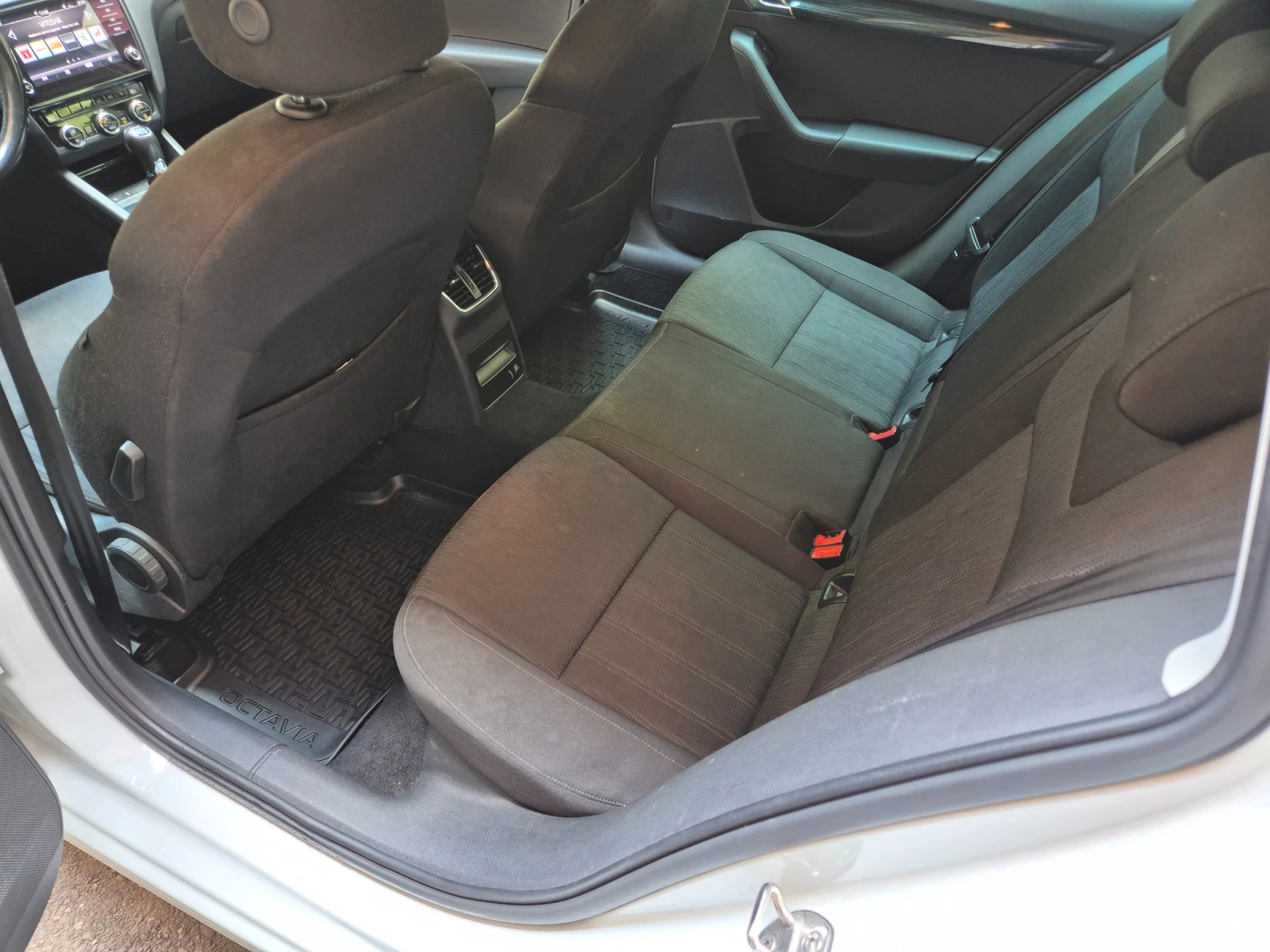 Skoda Octavia 2.0 TDI DSG6 EURO 6B, снимка 7 - Автомобили и джипове - 54708955