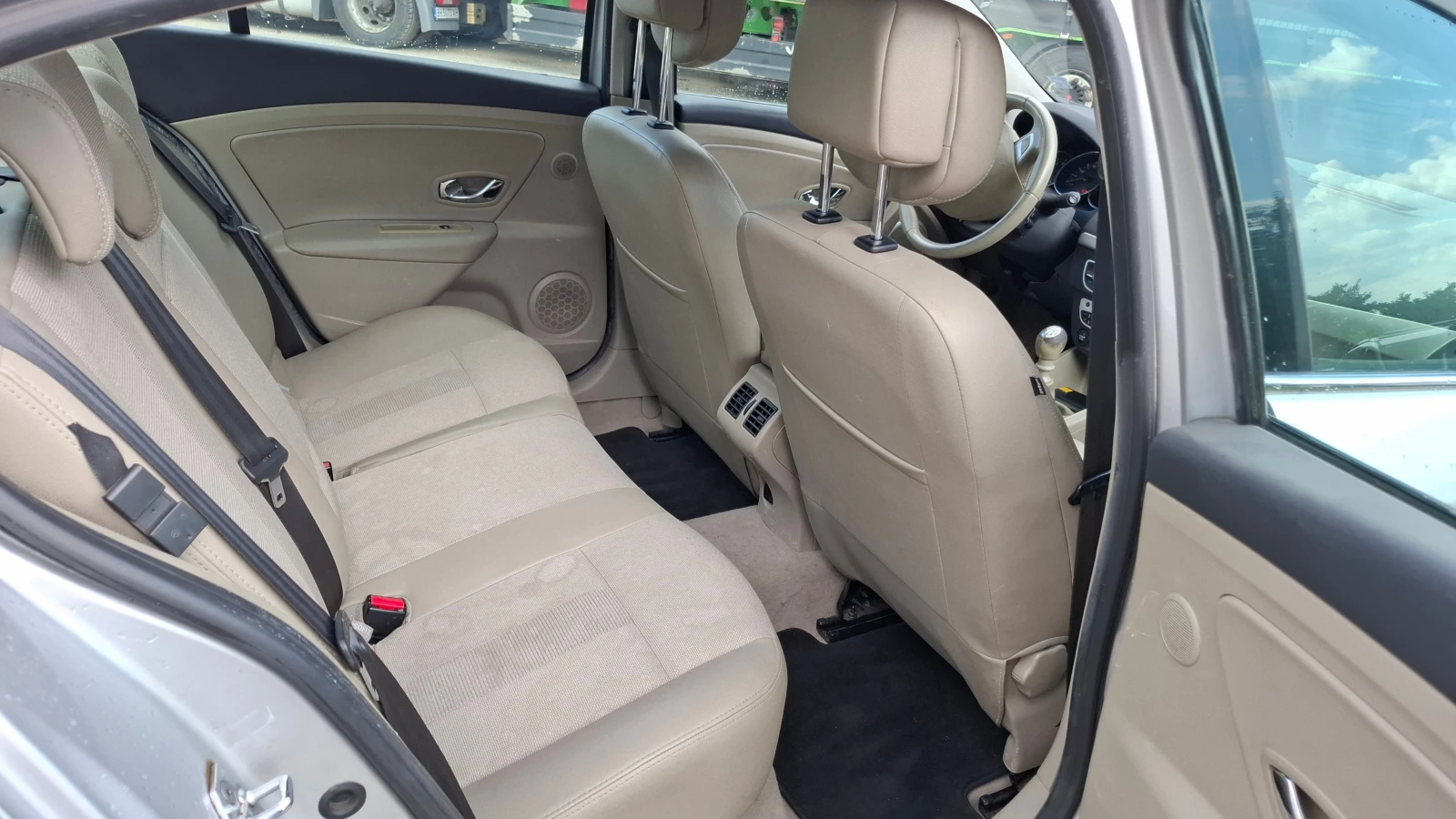 Renault Fluence, снимка 5 - Автомобили и джипове - 55313588