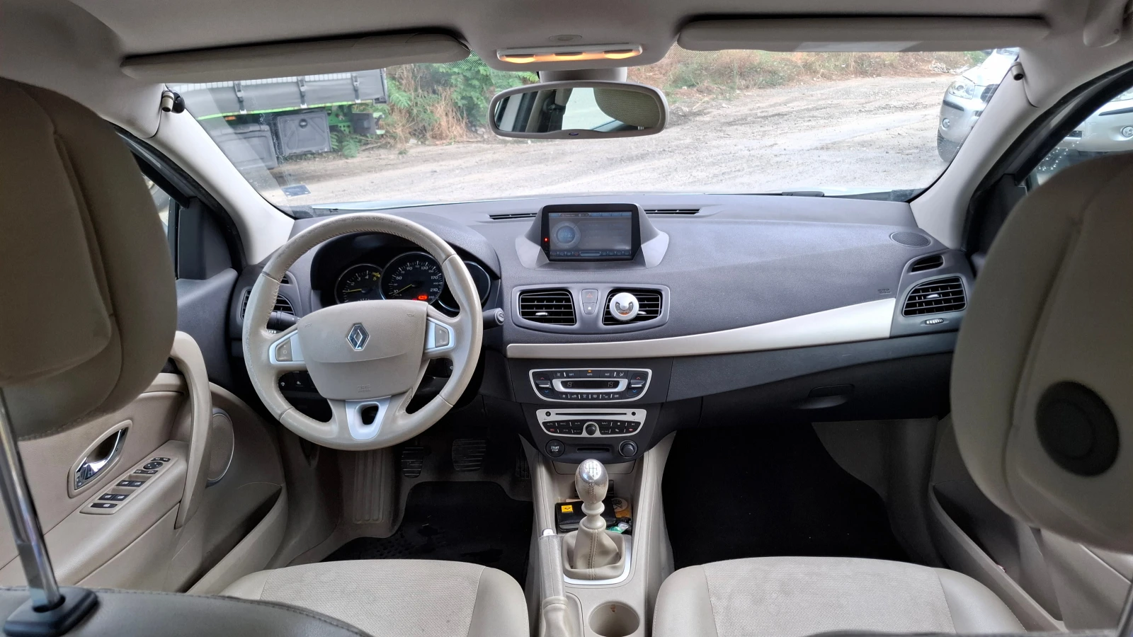 Renault Fluence, снимка 6 - Автомобили и джипове - 55313588