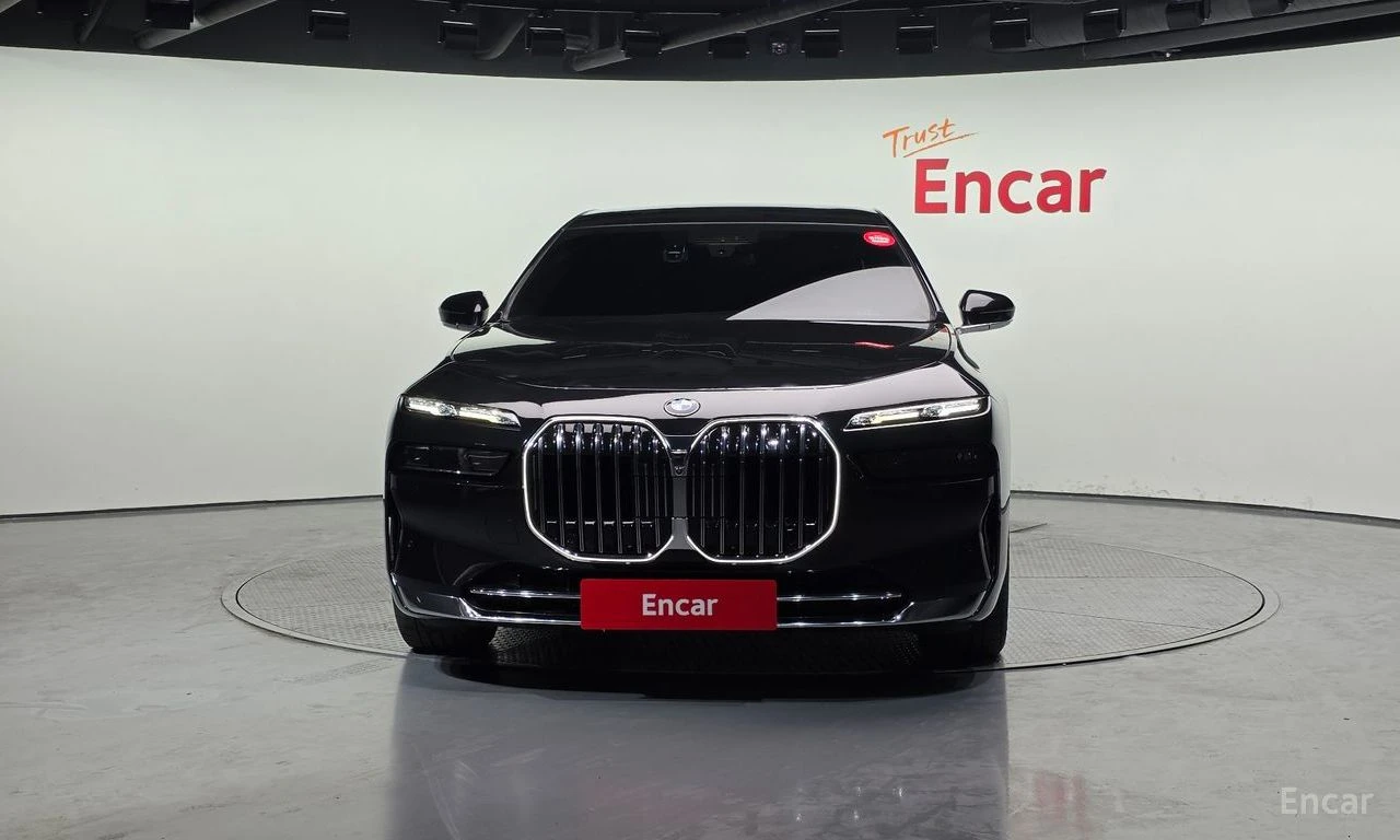 BMW 740 BOWER* WILKINS* ОБДУХВАНЕ* ДИСТРОНИК* ХЕДЪП* 360КА, снимка 3 - Автомобили и джипове - 56300864
