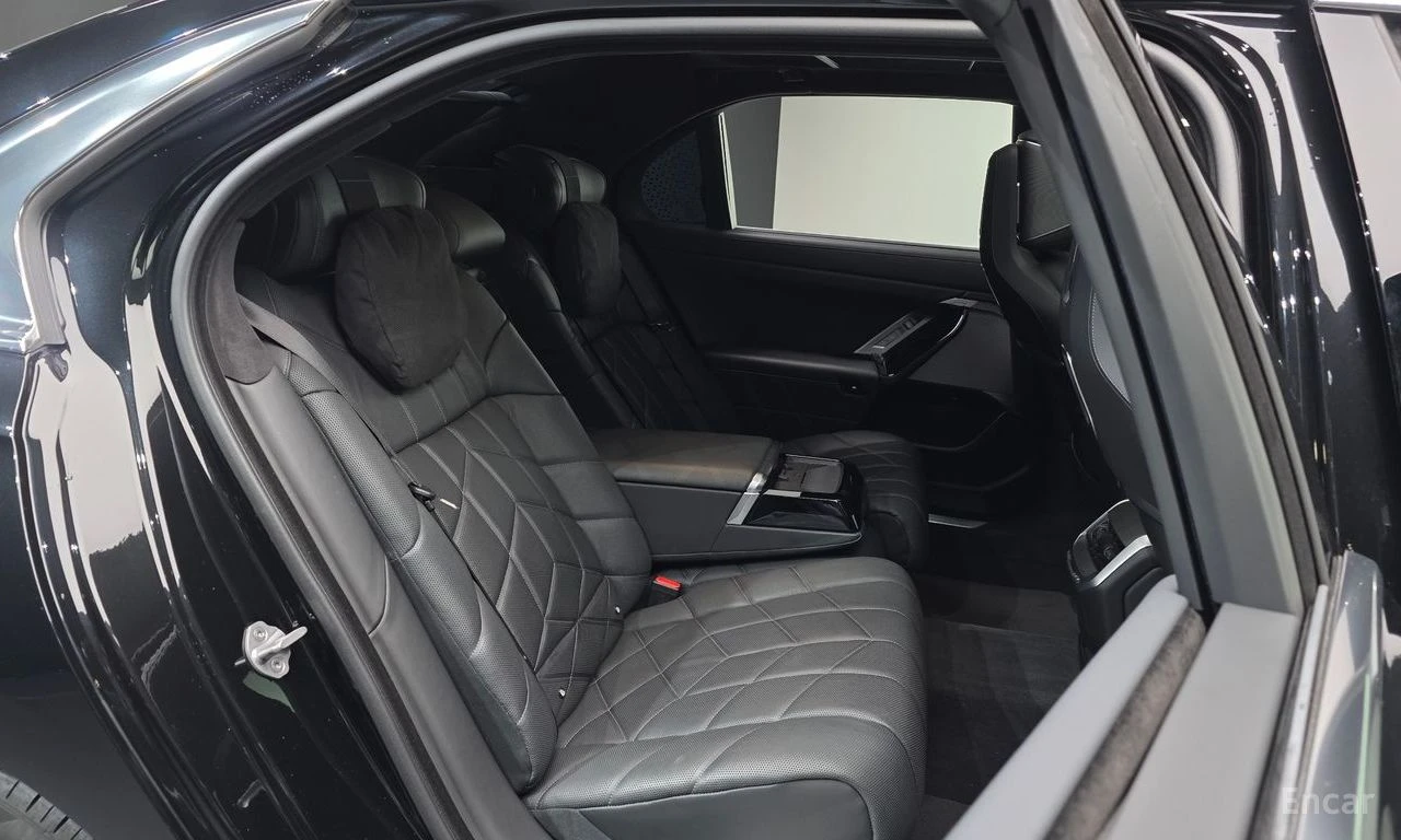 BMW 740 BOWER* WILKINS* ОБДУХВАНЕ* ДИСТРОНИК* ХЕДЪП* 360КА, снимка 14 - Автомобили и джипове - 56300864