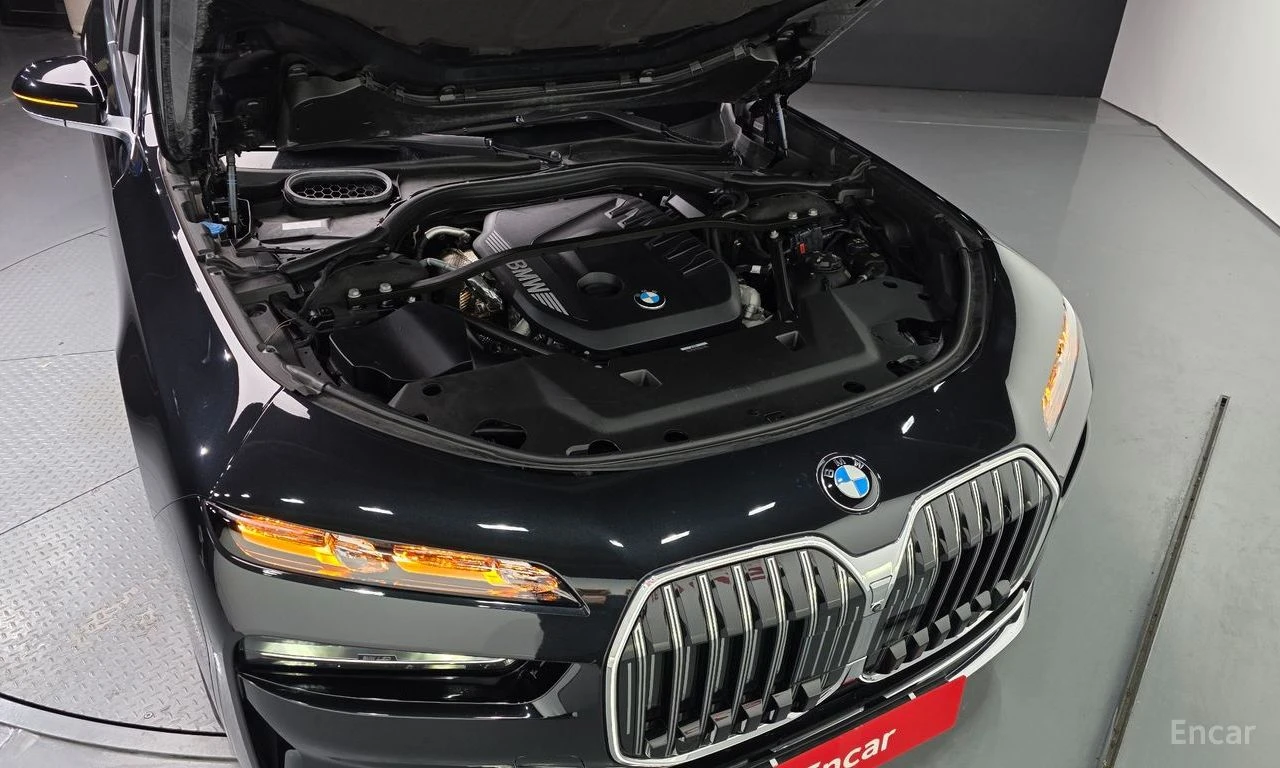 BMW 740 BOWER* WILKINS* ОБДУХВАНЕ* ДИСТРОНИК* ХЕДЪП* 360КА, снимка 17 - Автомобили и джипове - 56300864