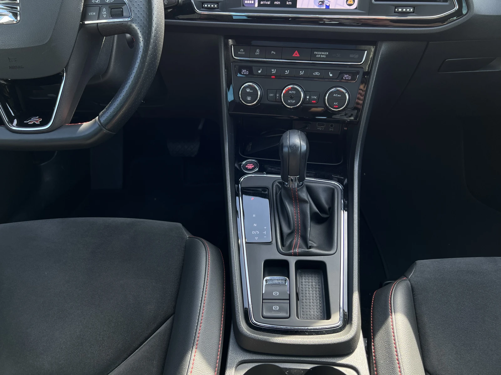 Seat Leon 2.0 TDI FR, снимка 14 - Автомобили и джипове - 56732543