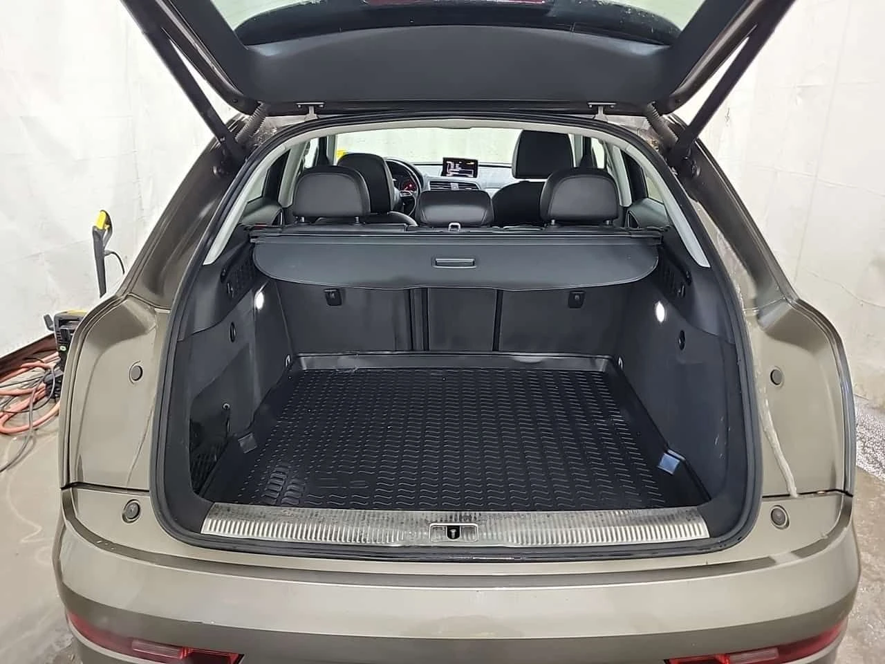 Audi Q3 * PROGRESSIV * ПОДГРЕВИ * CARFAX * ШИБИДАХ, снимка 14 - Автомобили и джипове - 54000882