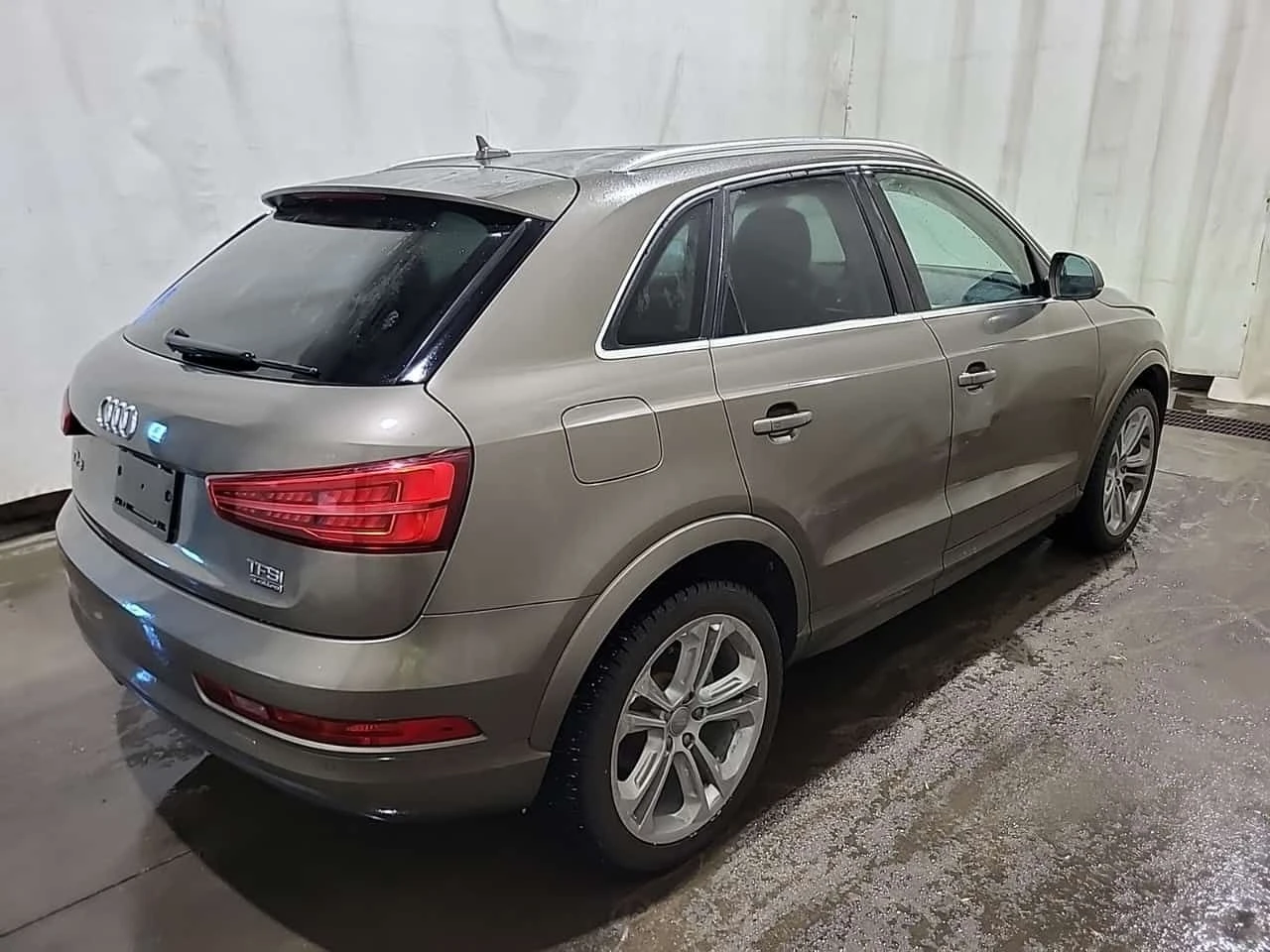 Audi Q3 * PROGRESSIV * ПОДГРЕВИ * CARFAX * ШИБИДАХ, снимка 3 - Автомобили и джипове - 54000882