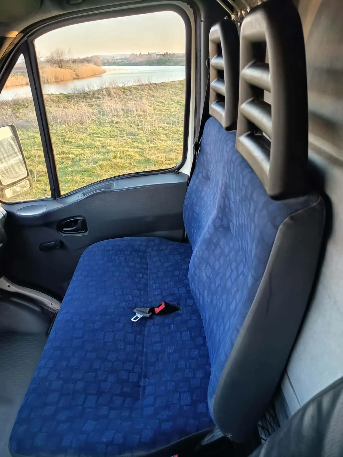 Iveco Daily 35S12 2.3 дизел КЛИМАТИК, снимка 10 - Бусове и автобуси - 53888859