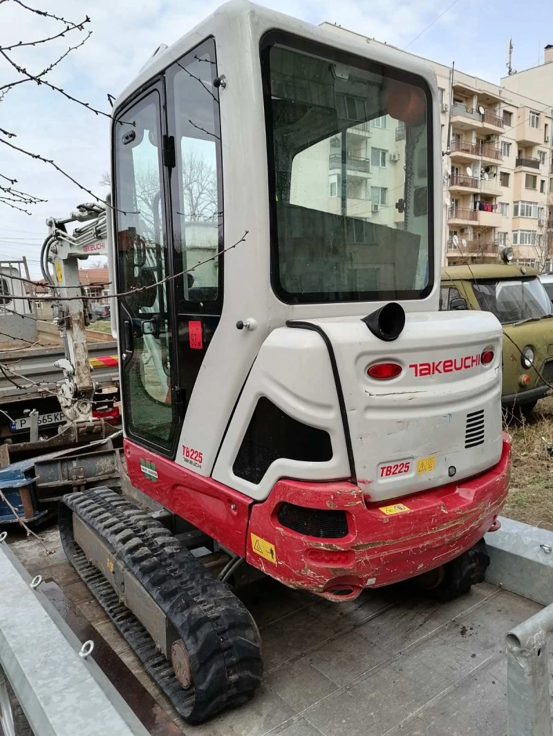 Багер Takeuchi TB225, снимка 1 - Индустриална техника - 47162372