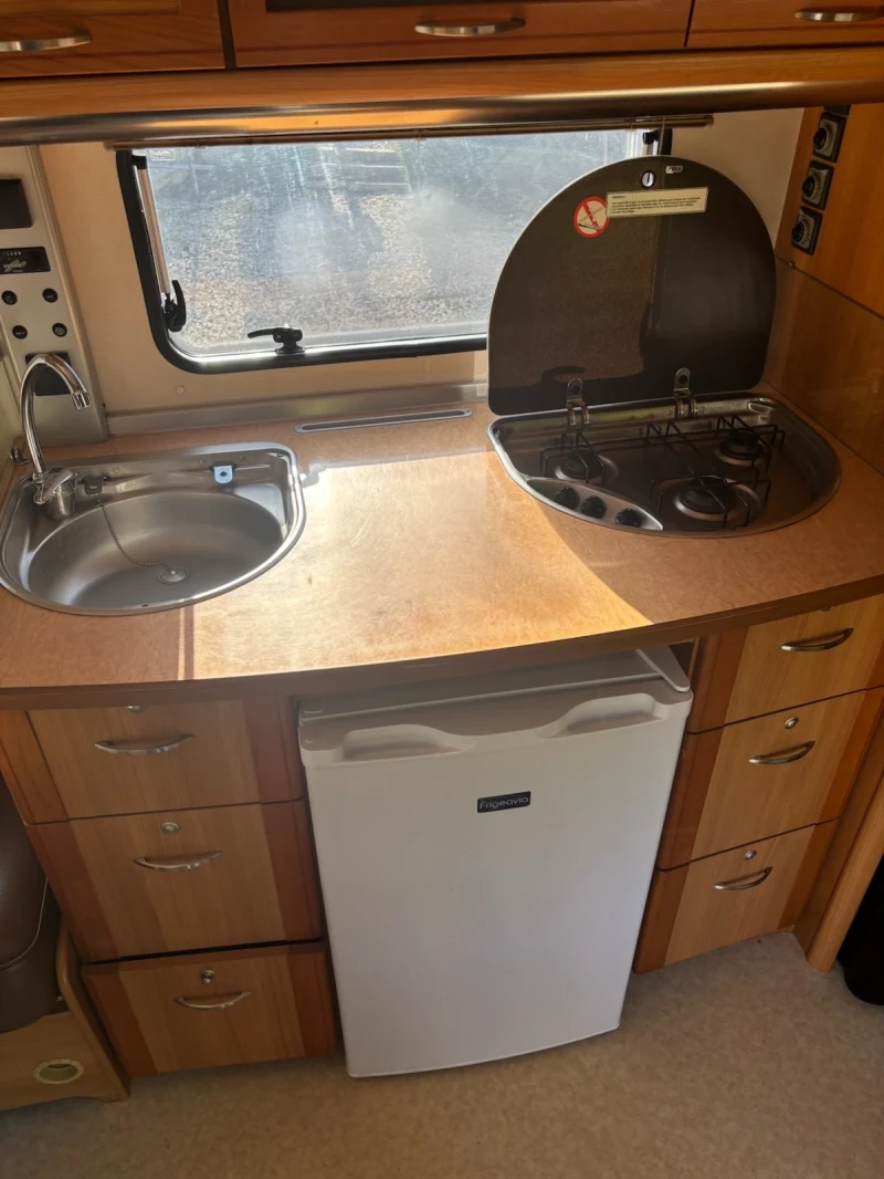 Каравана Fendt PLATIN 700, снимка 10 - Каравани и кемпери - 51287748