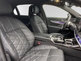 BMW 740 d/xDrive/M-SPORT/ICONIC GLOW/SKY LOUNGE/B&W/HEADUP, снимка 13