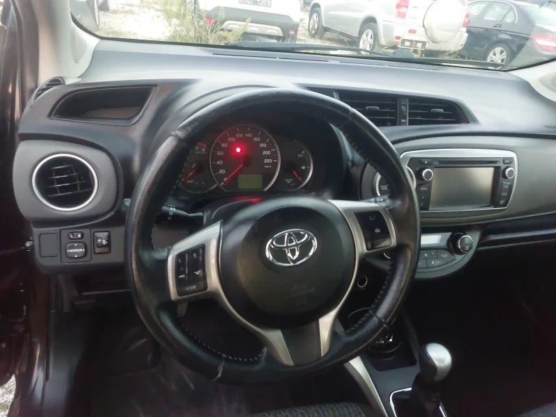 Toyota Yaris 1000, снимка 10 - Автомобили и джипове - 46939667