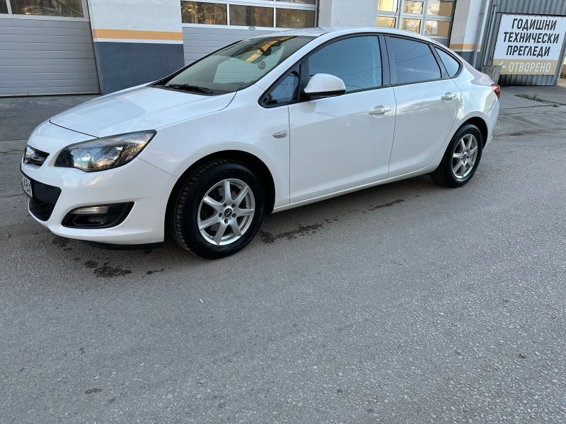 Opel Astra 1.6 CDTI, снимка 6 - Автомобили и джипове - 47134564