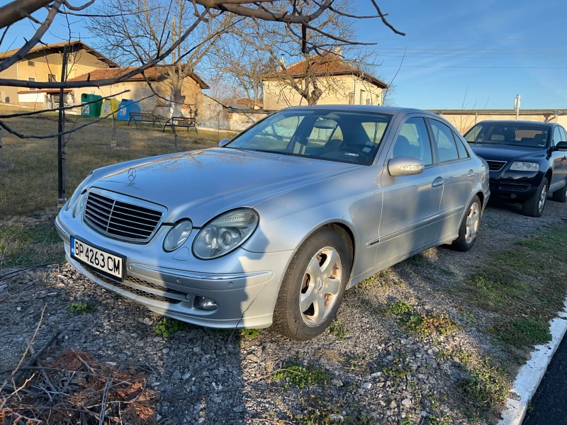 Mercedes-Benz E 220 CDI Avantgarde, снимка 1 - Автомобили и джипове - 49229947