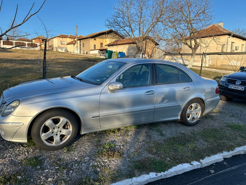 Mercedes-Benz E 220 CDI Avantgarde, снимка 2 - Автомобили и джипове - 49229947