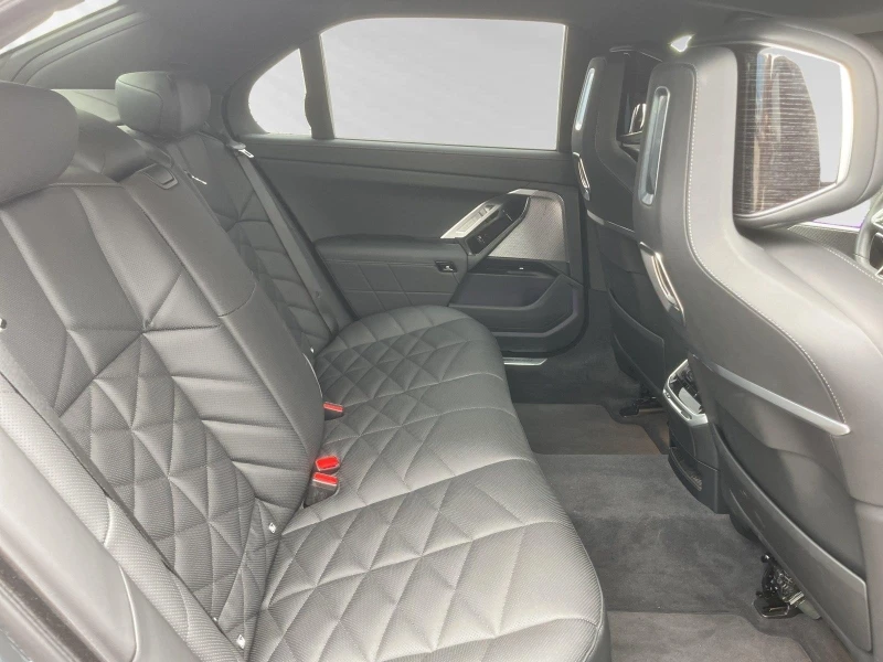 BMW 740 d/xDrive/M-SPORT/ICONIC GLOW/SKY LOUNGE/B&W/HEADUP, снимка 14 - Автомобили и джипове - 52616079