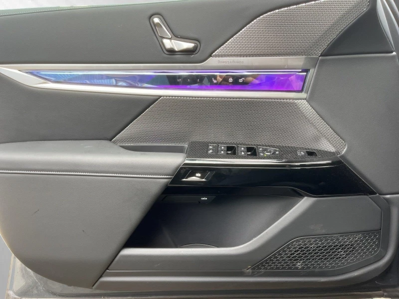 BMW 740 d/xDrive/M-SPORT/ICONIC GLOW/SKY LOUNGE/B&W/HEADUP, снимка 7 - Автомобили и джипове - 52616079