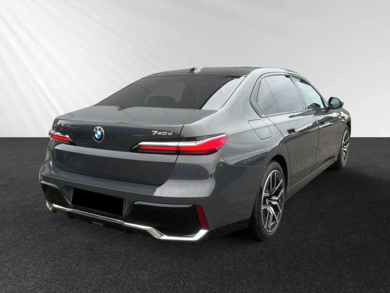 BMW 740 d/xDrive/M-SPORT/ICONIC GLOW/SKY LOUNGE/B&W/HEADUP, снимка 5 - Автомобили и джипове - 52616079