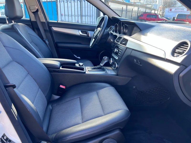 Mercedes-Benz C 220 D FACELIFT AMG ПАНОРАМА АВТОМАТ НАВИ КОЖА ТОП , снимка 16 - Автомобили и джипове - 52944002