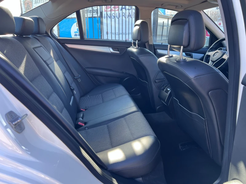 Mercedes-Benz C 220 D FACELIFT AMG ПАНОРАМА АВТОМАТ НАВИ КОЖА ТОП , снимка 15 - Автомобили и джипове - 52944002