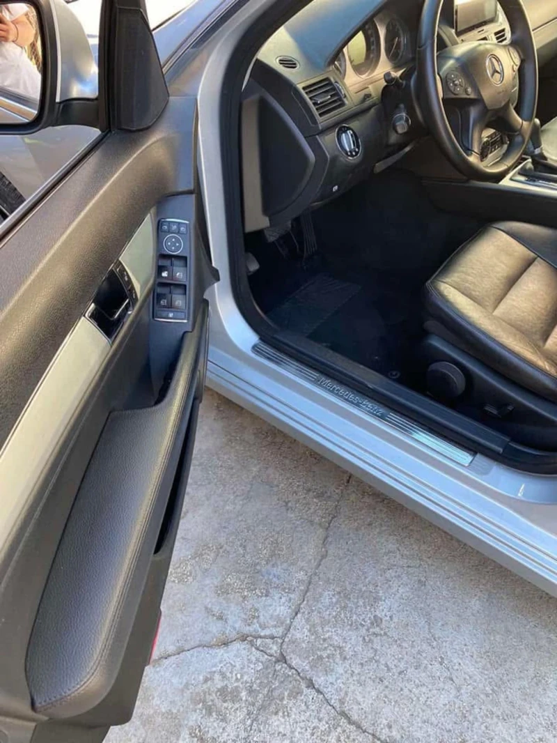 Mercedes-Benz C 220 2.2, снимка 10 - Автомобили и джипове - 52976467