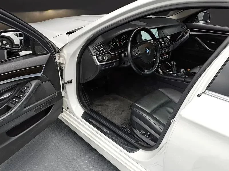 BMW 520, снимка 11 - Автомобили и джипове - 56690257