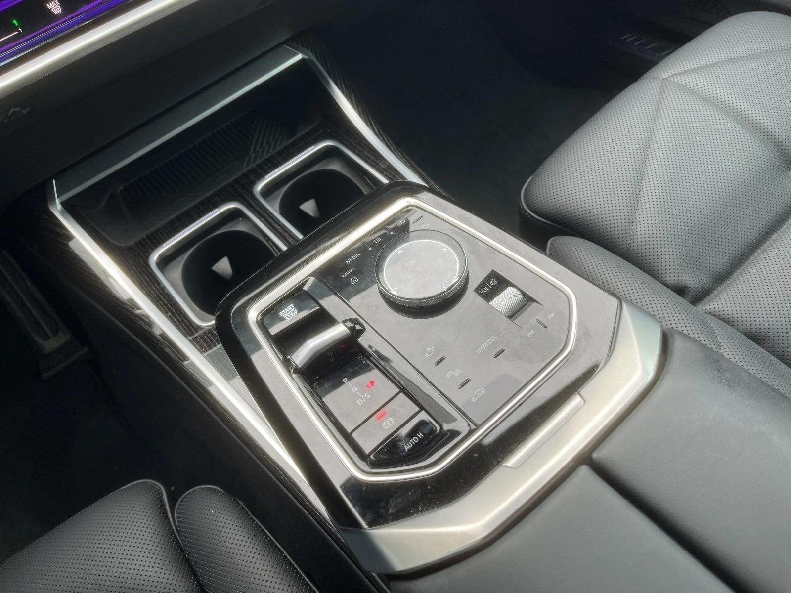 BMW 740 d/xDrive/M-SPORT/ICONIC GLOW/SKY LOUNGE/B&W/HEADUP | Mobile.bg   11