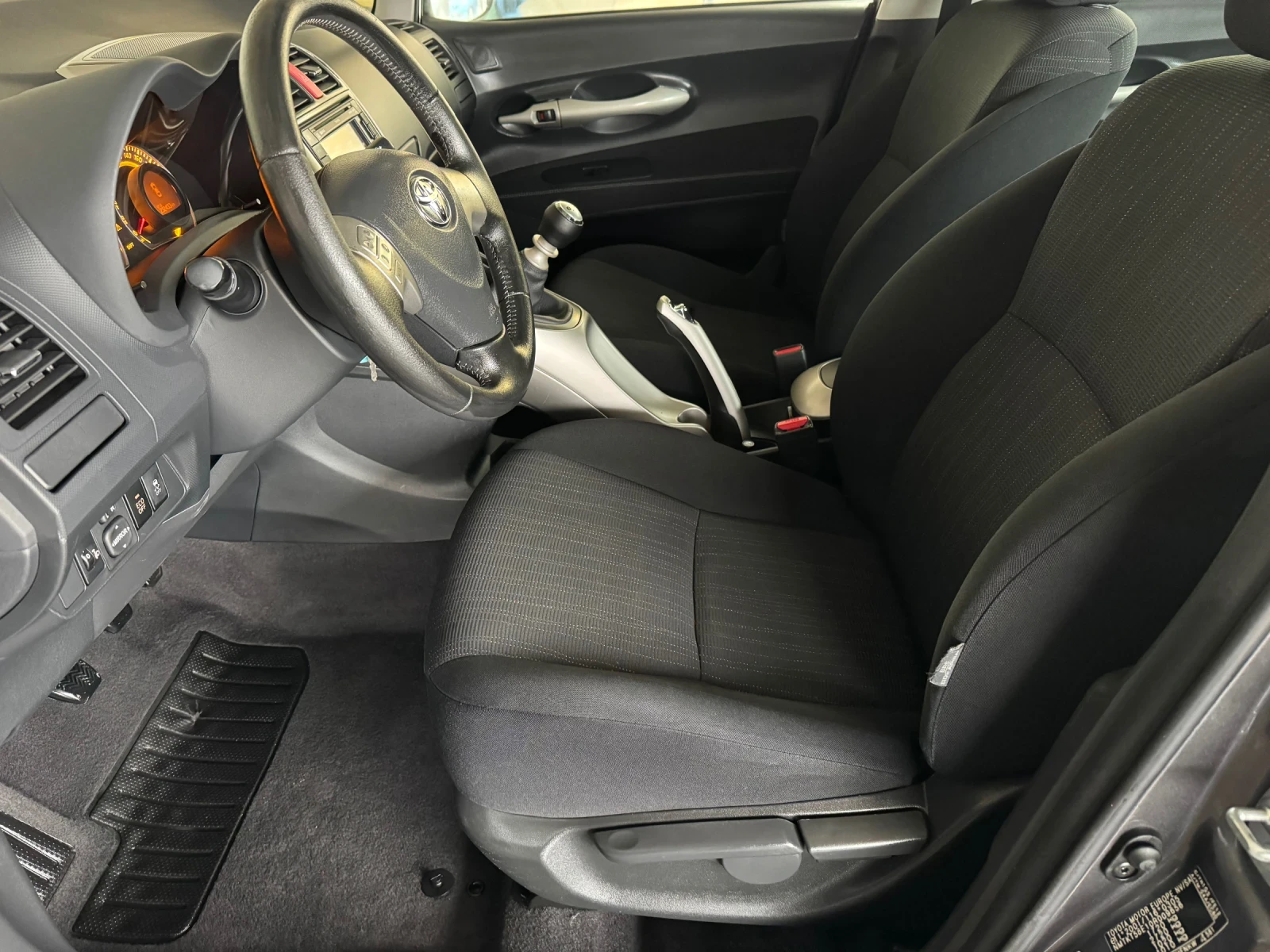 Toyota Auris 1, 33 VVT-i* ���������* 2009 �* 6 �������� | Mobile.bg � ����������� 13