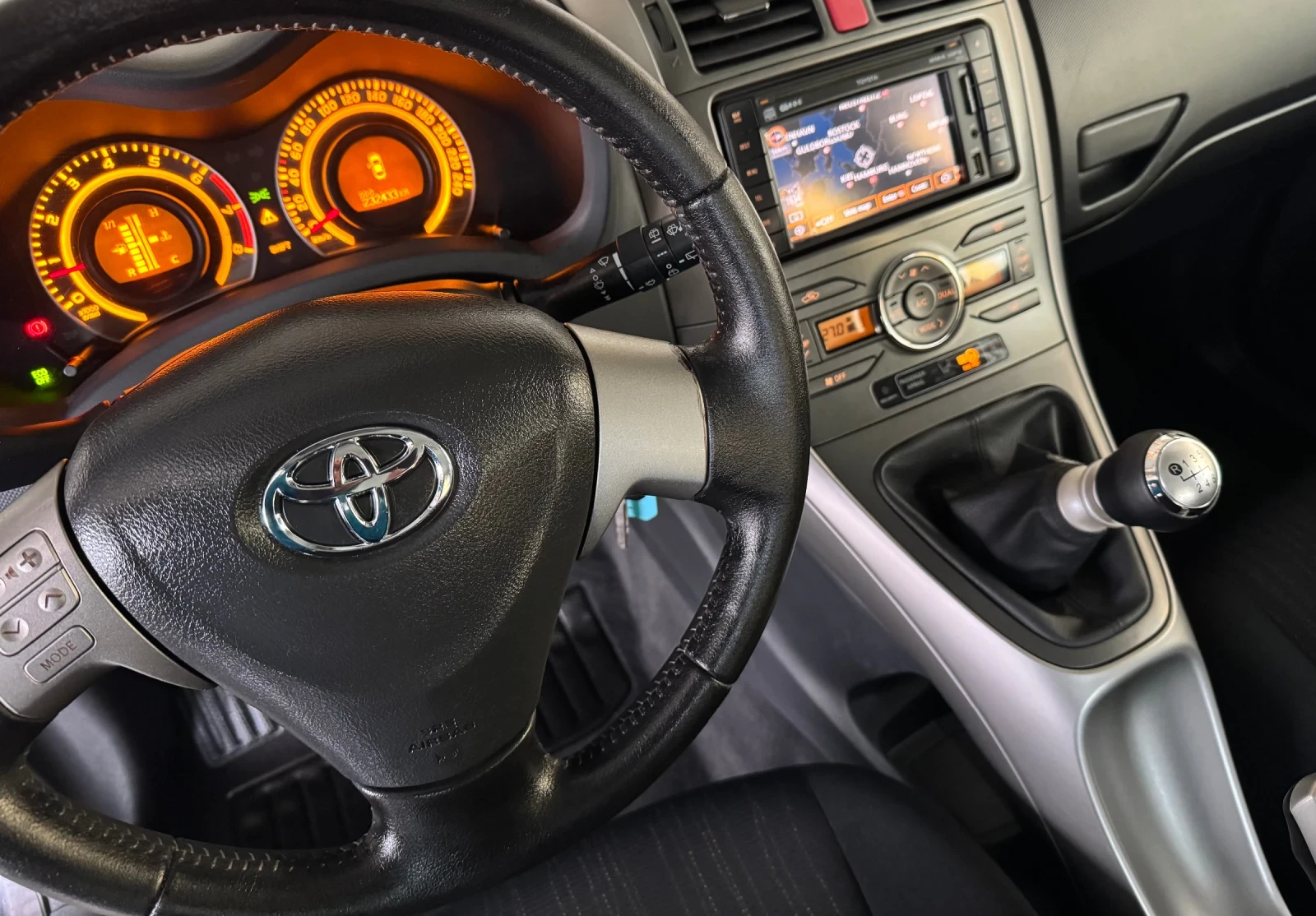 Toyota Auris 1, 33 VVT-i* ���������* 2009 �* 6 �������� | Mobile.bg � ����������� 10