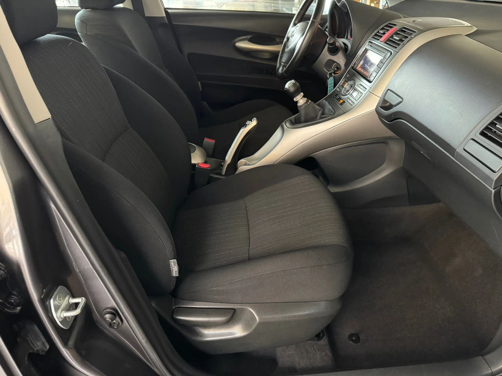 Toyota Auris 1, 33 VVT-i* ���������* 2009 �* 6 �������� | Mobile.bg � ����������� 15