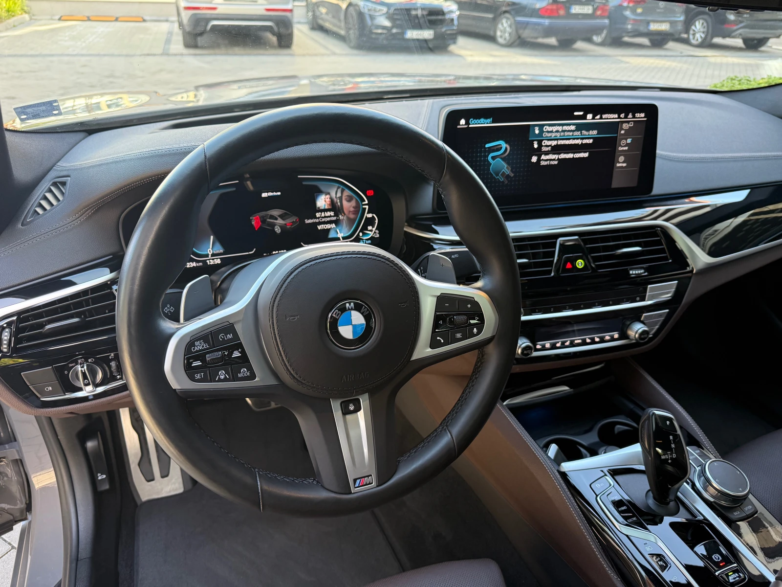 BMW 545 e xDrive M Sport plug-in-hybrid, снимка 11 - Автомобили и джипове - 53621863